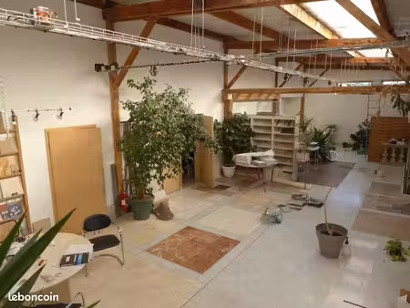 local commercial 370 m2 + terrasse 160m2