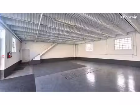 local professionnel/ stockage 140m2