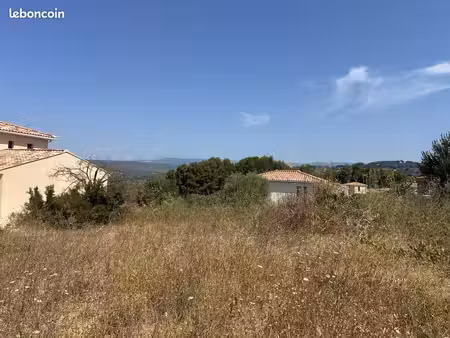 terrain à bâtir de 660 m² à le castellet (83)