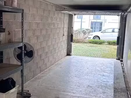 box de 30m2 dans résidence sécurisée