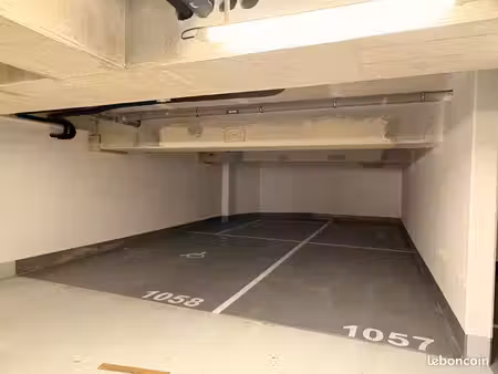 ? grand double box fermé de 60 m² – puteaux / la défense