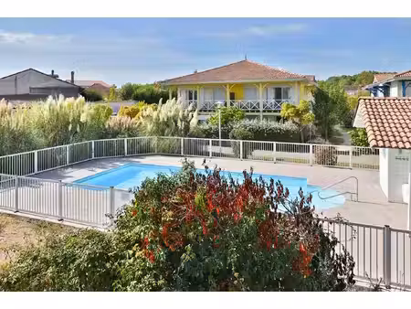 appartement rez de chaussée 3 chambres et bureau  résidence avec piscine sanguinet