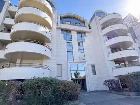 appartement 88m2avec terrasse- double box- cave- vue sur le