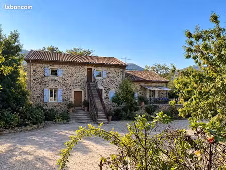 immeuble 15 pièces 333 m²
