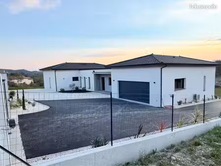 villa d’architecte contemporaine 202 m² – vue panoramique  piscine miroir & prestations ha