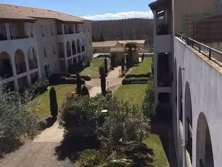 très joli t2 dans résidence calme et sécurisée