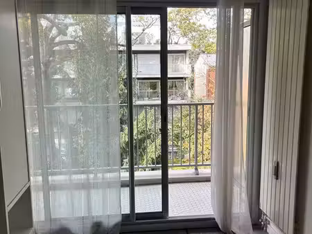 studette 13 m carré calme et lumineuse avec balcon