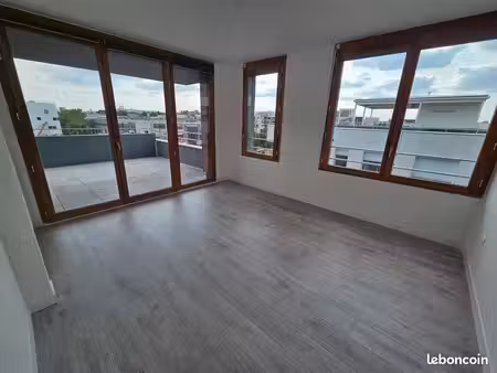 t3 de standing – grande terrasse  vue dégagée et parking – stade de france