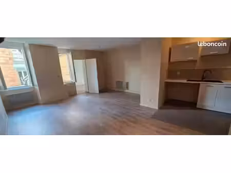 annonay proche champ de mars – t3 55 m² rénové avec balcon-terrasse – dpe c