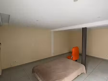 apparemment de 50m2 avec terrasse