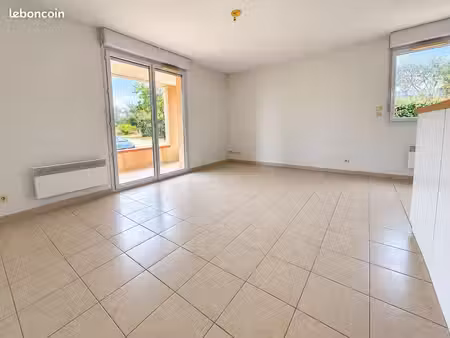 appartement t3 en résidence avec balcon et parking