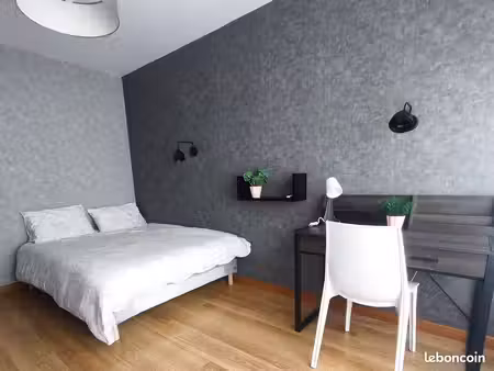 chambre privée - proche université cergy-pontoise essec inspe esmc cy tech - rer a cergy-p