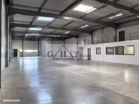 local industriel 675 m²