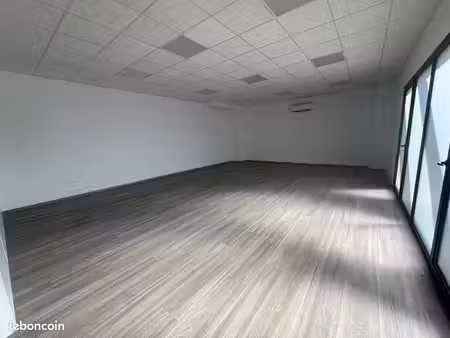 bureaux 97 m² fréjus