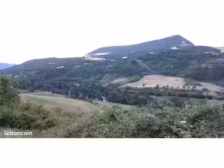terrain 592 m²