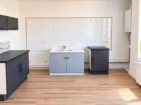 à louer – grand t4 entièrement rénové de 95 m² avec jardin privatif et cabanon – vrigne-au