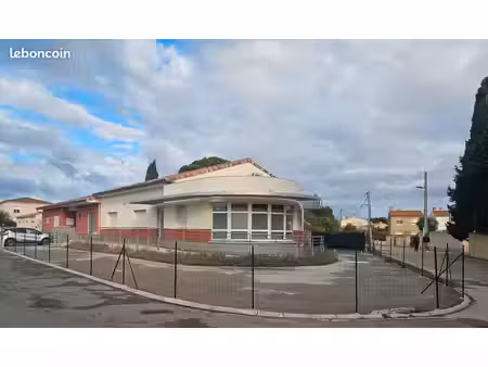 a vendre-batiment de 170 m2 avec parking et jardin - fort potentiel