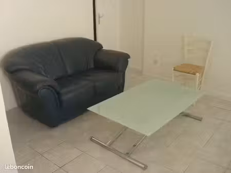 a louer très beau studio meublé