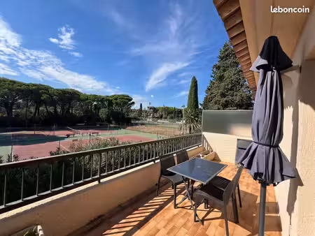 studio avec coin nuit et grande terrasse