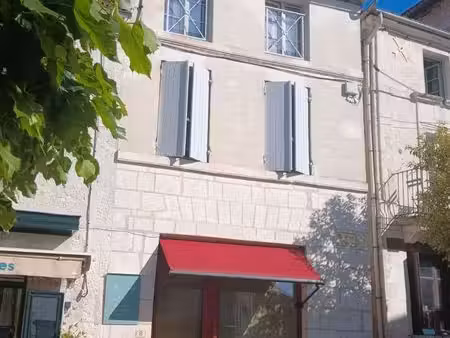 immeuble avec local commercial et appartement 3 pièces