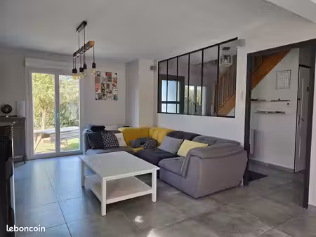 maison familiale 131 m² – 4 chambres  jardin 800 m²  sous-sol complet – basly