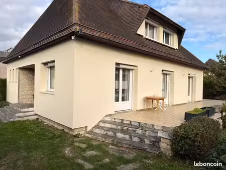 maison de 153 m2 avec 1 étage ainsi qu’un jardin et une grande terrasse à ifs