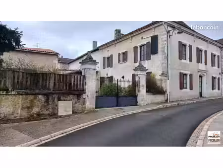 maison authentique  4 chambres  cours fermée