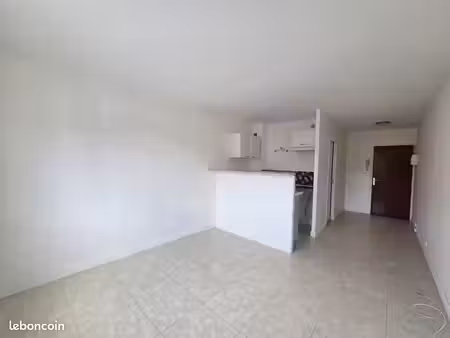 studio 25 m2 proche rer c et centre ville