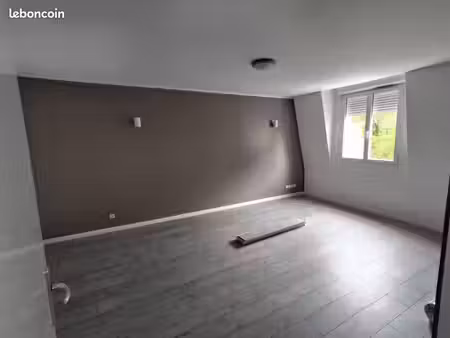 grand 2 pièces de 54 m² refait à neuf – bord de seine – limite saint-pierre-du-perray