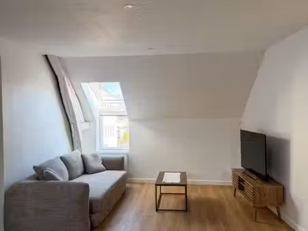 à louer – superbe t2 meublé de 43 m² rénové – centre-ville d’étampes – proche gare rer c