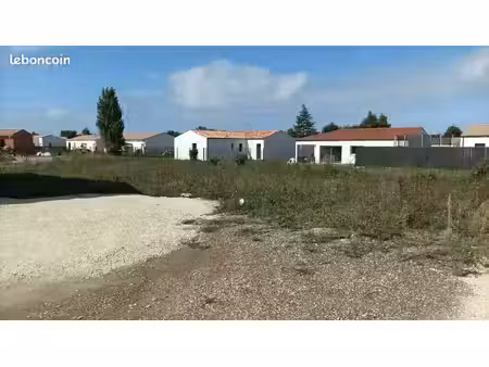 terrain à bâtir de 620 m² à saint-porchaire (17)