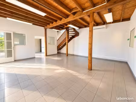bureaux 158 m²