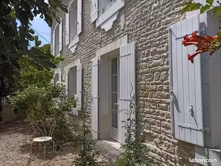 maison charentaise très lumineuse en pierre  avec dépendances - 5 chambres - la chapelle 1