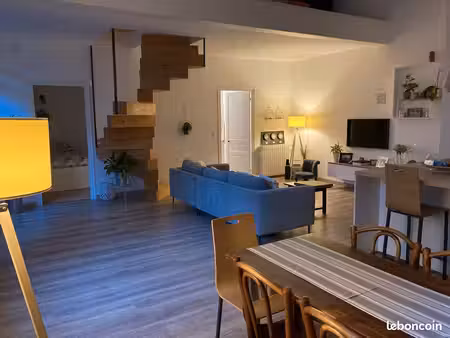 bel ensemble immobilier : loft atypique et appartement en location dans une maison de vill