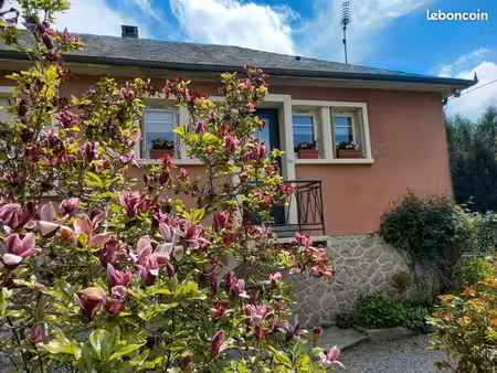 dans un hameau maison aux prestations soignées