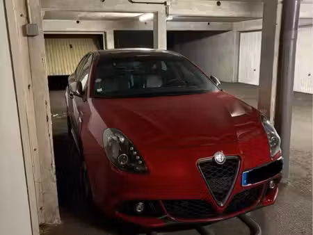 place de parking dans un garage fermé