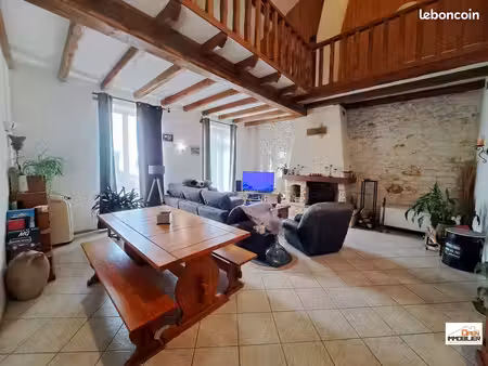maison charentaise avec garage et jardin - 244 m² - 8 pièces