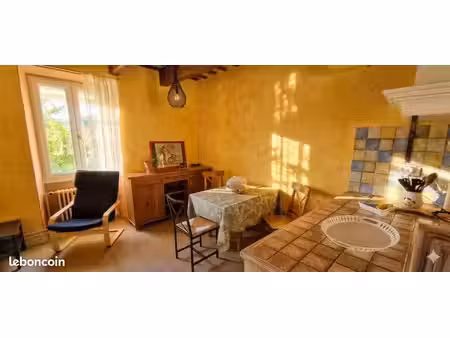 apartement t2  situé dans une batisse historique (maison d'enfance de l'écrivain rené barj