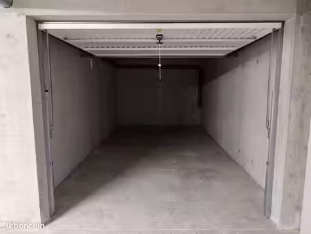 grand garage neuf 18m2  dans résidence sécurisée