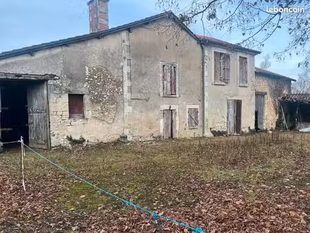 à vendre – maison avec grange à rénover située dans un environnement calme sur la commune 