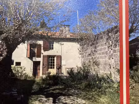 maison ancienne en pierre  mitoyenne