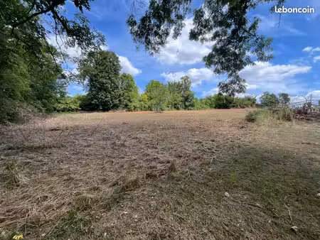 terrain constructible 2085m²