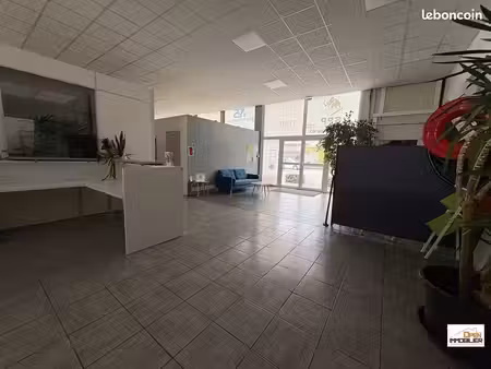 bureau avec accès internet