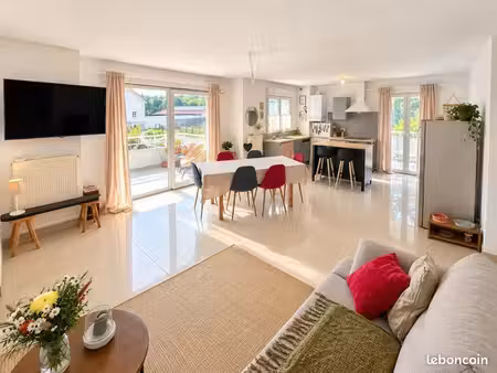 à louer – appartement f3 de 72 m² avec terrasses et garage