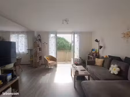 t3 rénové et lumineux - 75m² - dernier étage - balcon - vue monbazillac