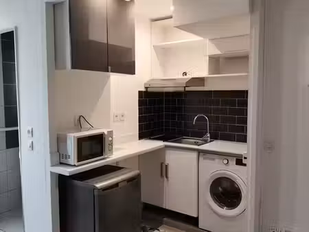 studio a côté de métro uniquement par téléphone