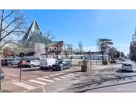 commerce divers 210 m²