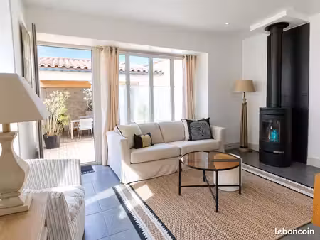 authentique maison de pays rénovée avec cour et cave