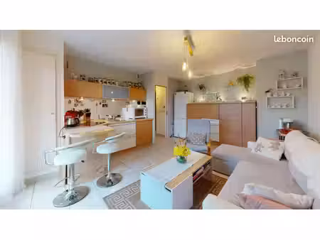 appartement t2 avec terrasse à saint-suzanne