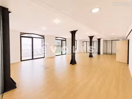bureau 190 m²
